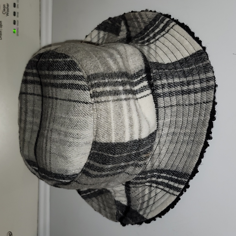 Checkered reversible bucket hat, black sherpa